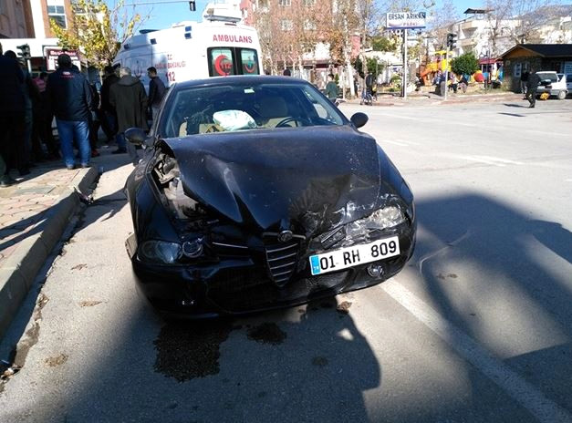 İki Kadın Sürücü Çarpıştı: 4 Yaralı.